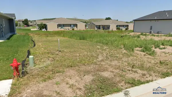 825 Petros Dr, Rapid City, SD 57701