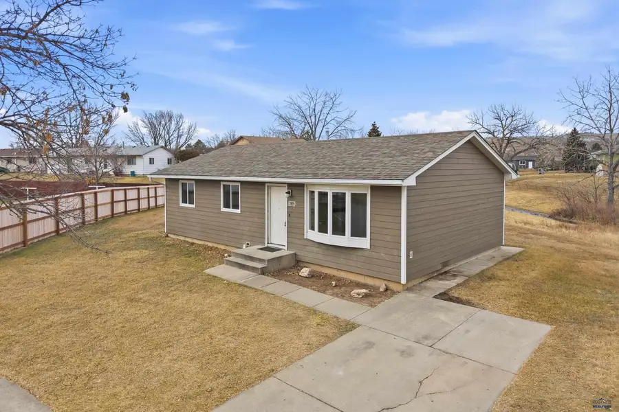 3905 Hampton Ct, Rapid City, SD 57701 - Image #2
