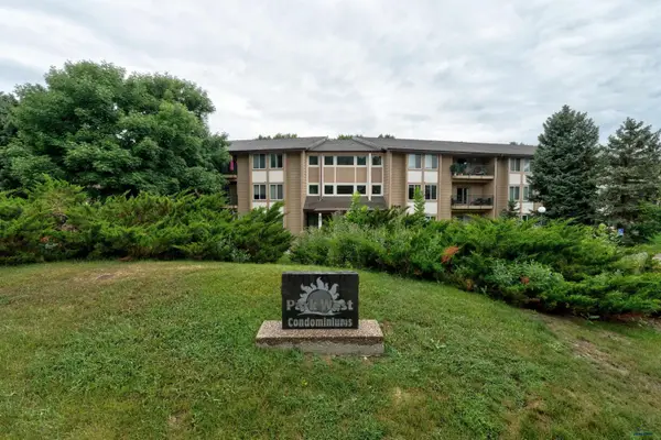 3948 Fairway Hills Dr, Rapid City, SD 57702