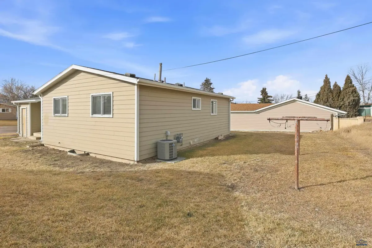 930 E Oakland, Rapid City, SD 57701 - Image #1