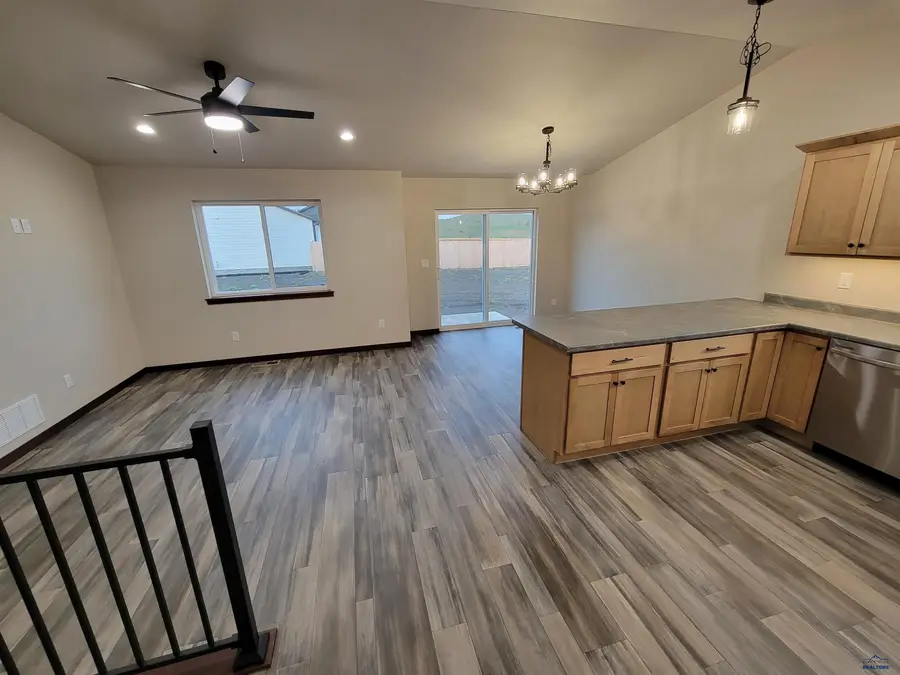 5317 Bunker Dr, Rapid City, SD 57701 - Image #2