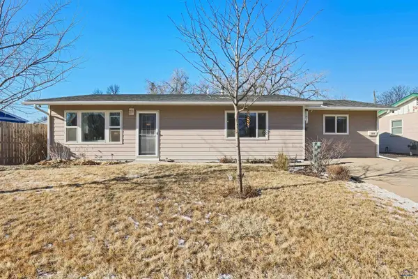 1213 Woodlawn Dr, Rapid City, SD 57701