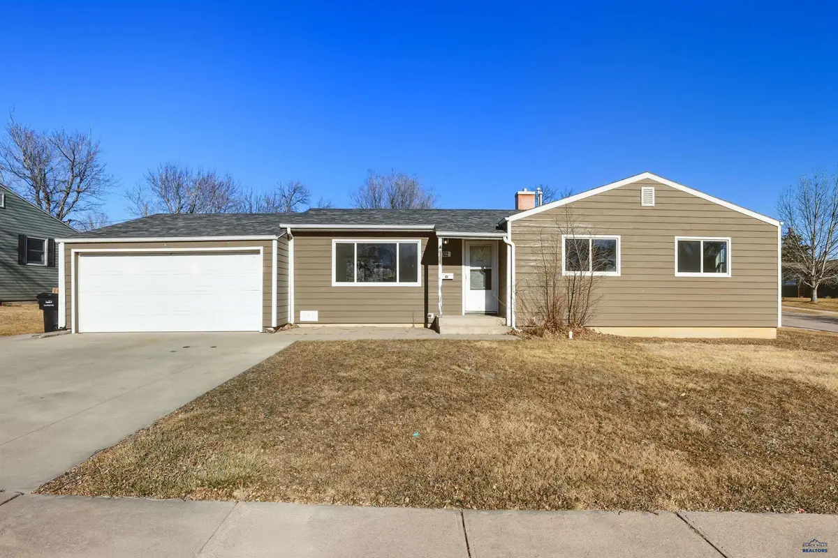 102 Fairmont Blvd, Rapid City, SD 57701 - Image #1