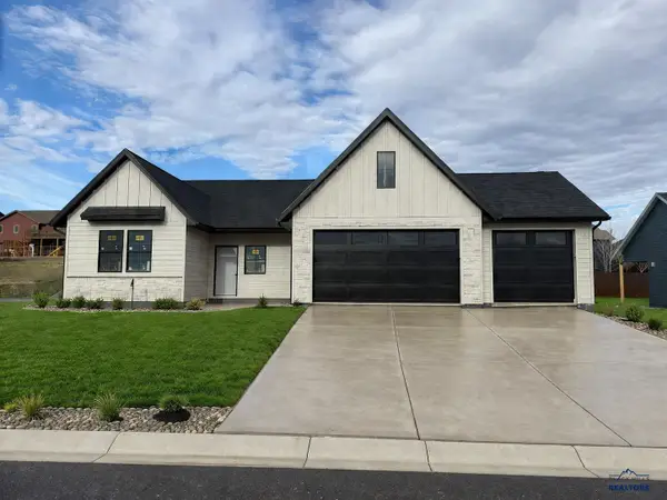 4425 Augusta Dr, Rapid City, SD 57703