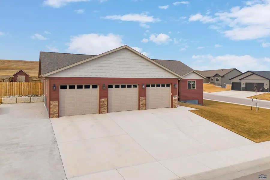 4807 Pahlmeyer Dr, Rapid City, SD 57703 - #3