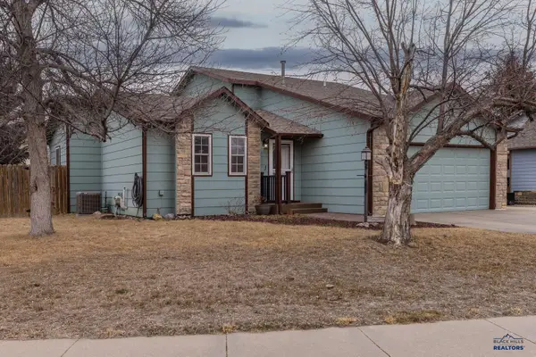 1802 Copperdale Dr, Rapid City, SD 57703