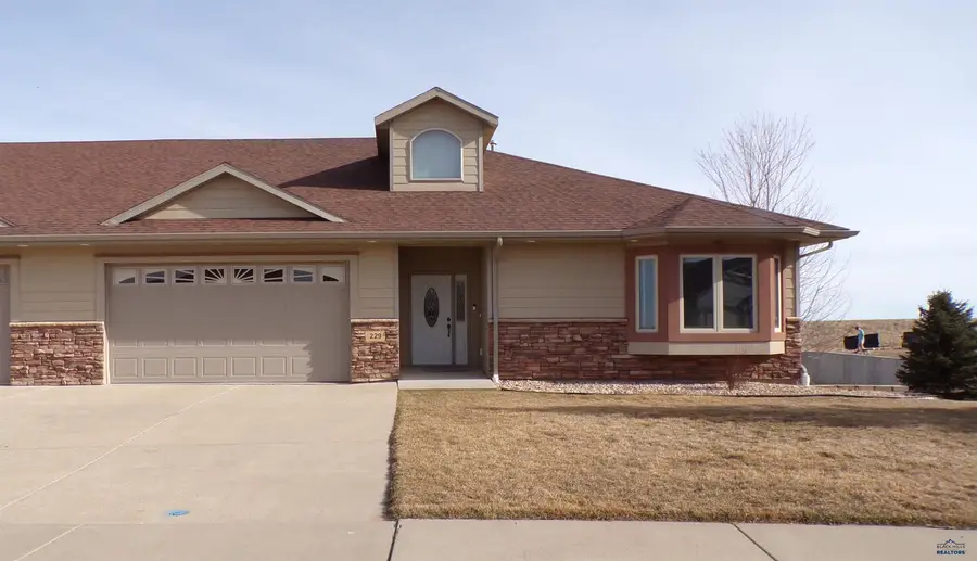 229 Enchantment Rd, Rapid City, SD 57701 - #2