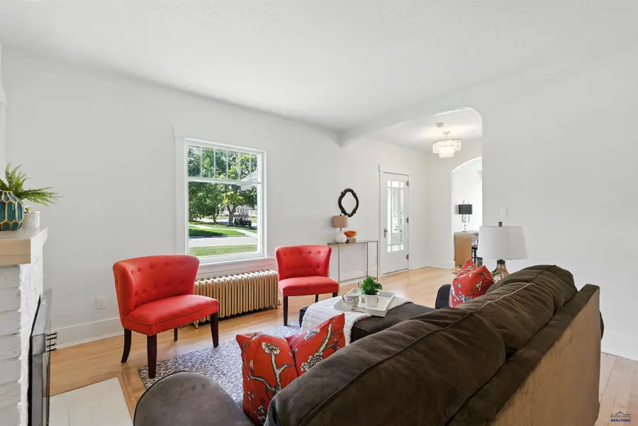 1102 9th St, Rapid City, SD 57701 - #3