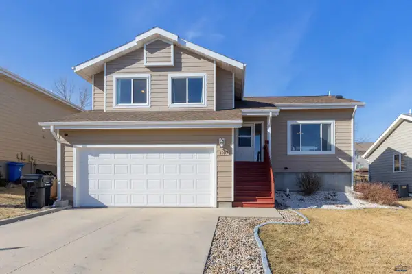 1107 Range View Cir, Rapid City, SD 57701