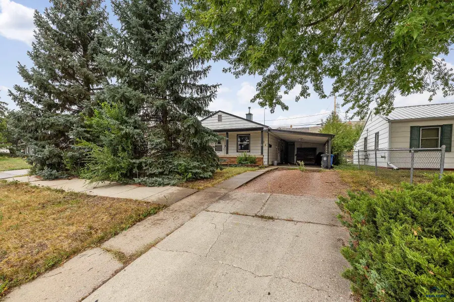 424 Robbins Dr, Rapid City, SD 57701 - #2