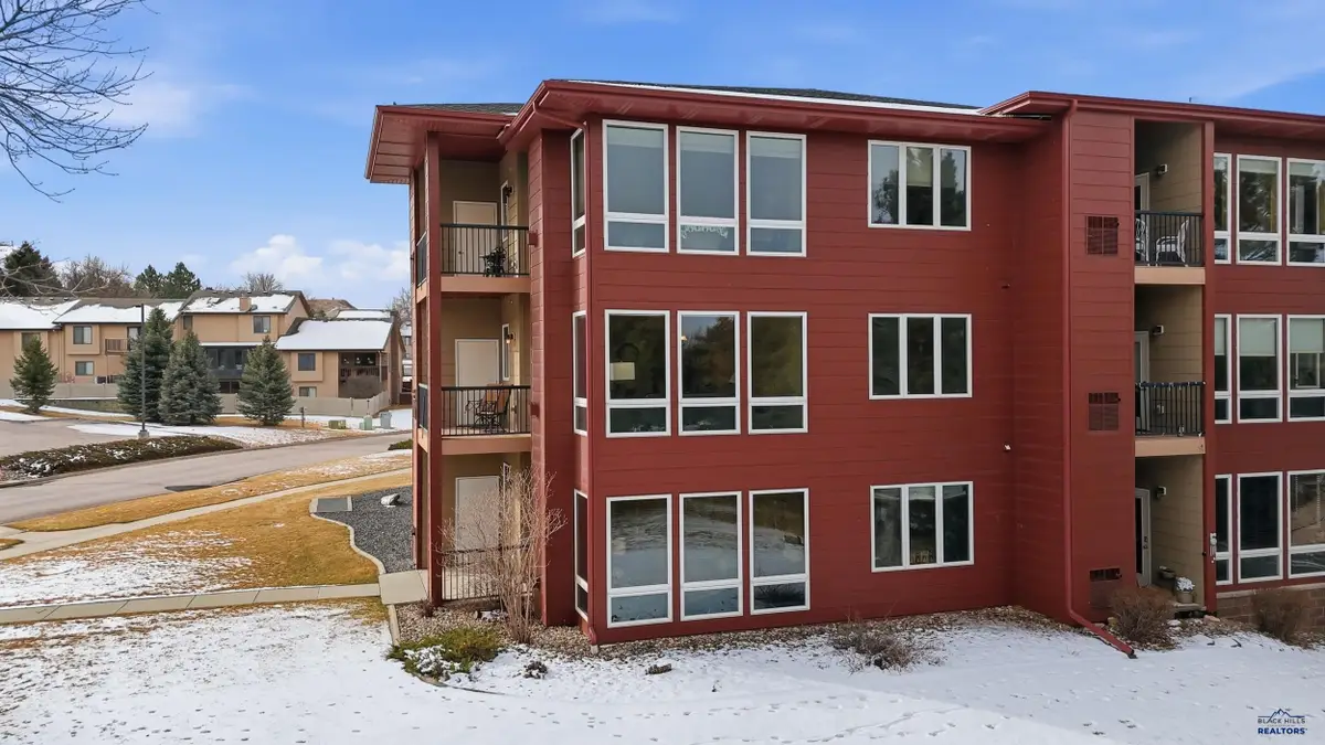 4027 Fairway Hills Dr, Rapid City, SD 57702 - #1