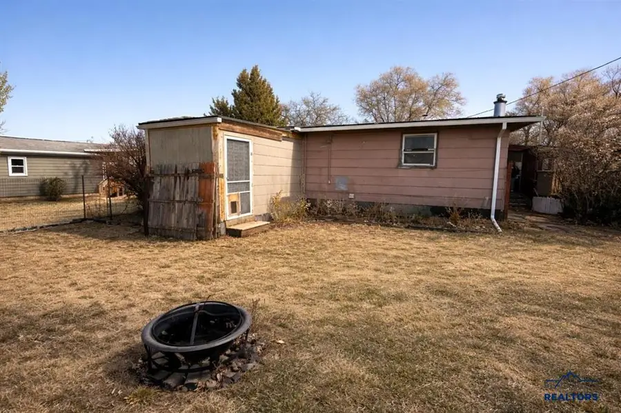 306 10th Ave, Edgemont, SD 57735 - #2