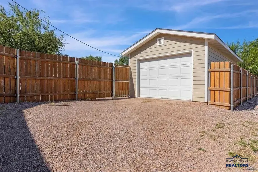 128 S 16th St, Hot Springs, SD 57747 - #2