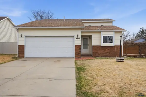1712 Copperdale Dr, Rapid City, SD 57703