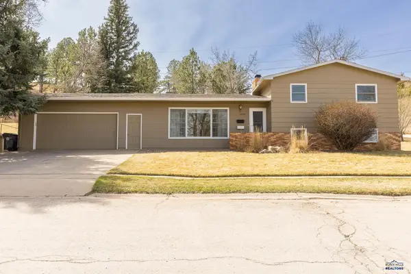 3209 Tomahawk Dr, Rapid City, SD 57702
