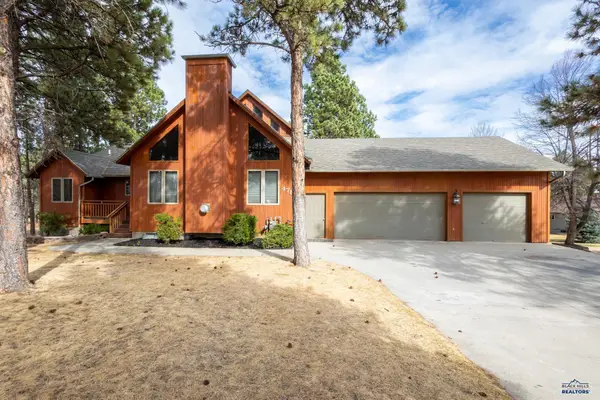 4715 Cliff Dr, Rapid City, SD 57702