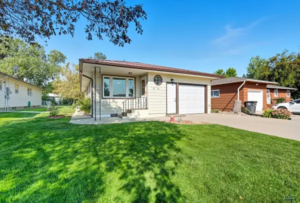 709 Hustead St, Wall, SD 57790