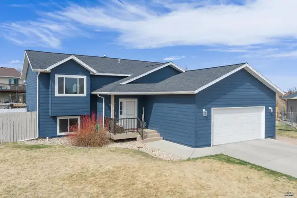 4007 Grapevine Ln, Rapid City, SD 57701