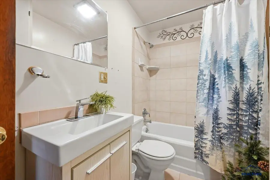 1003 Perkins St, Belle Fourche, SD 57717 - #3