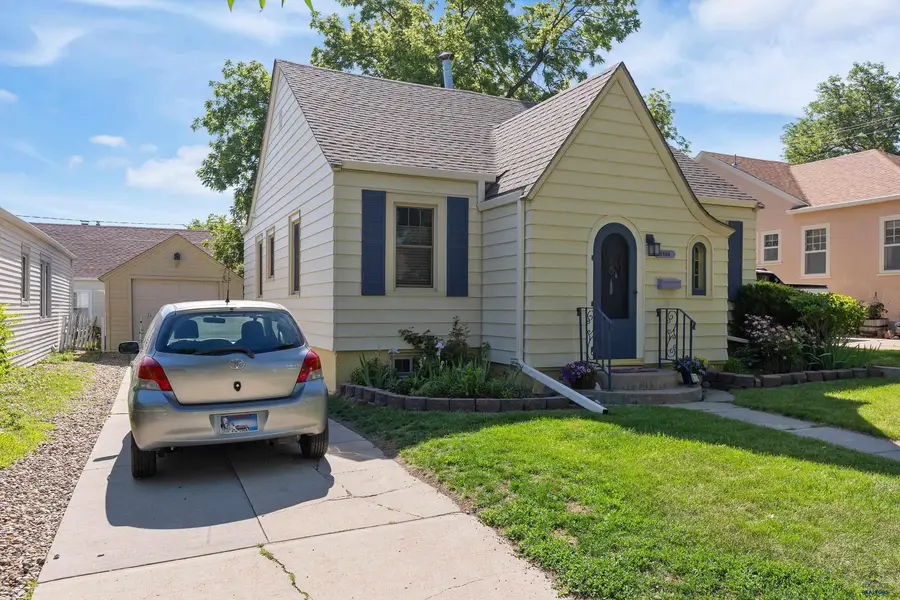 1806 9th St, Rapid City, SD 57701 - #2