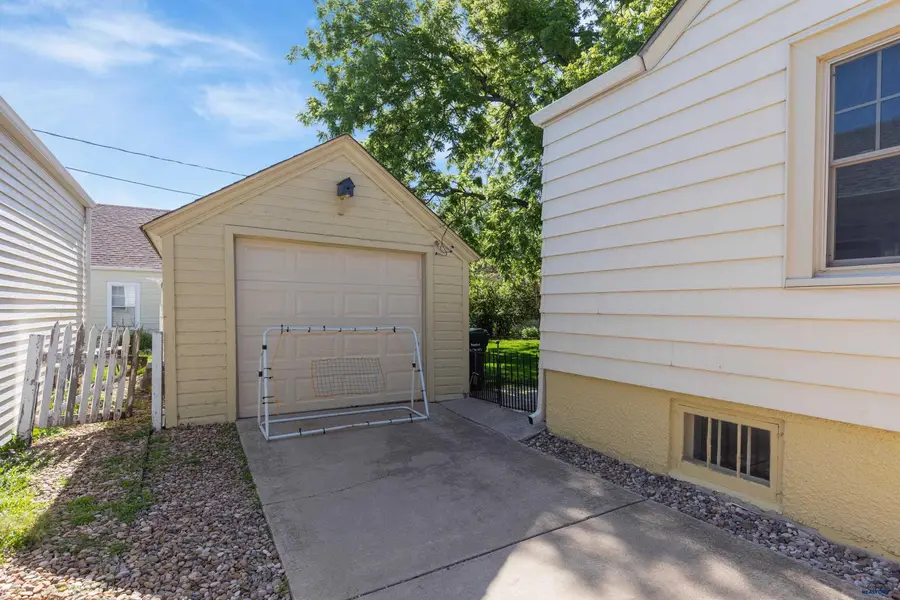 1806 9th St, Rapid City, SD 57701 - #3