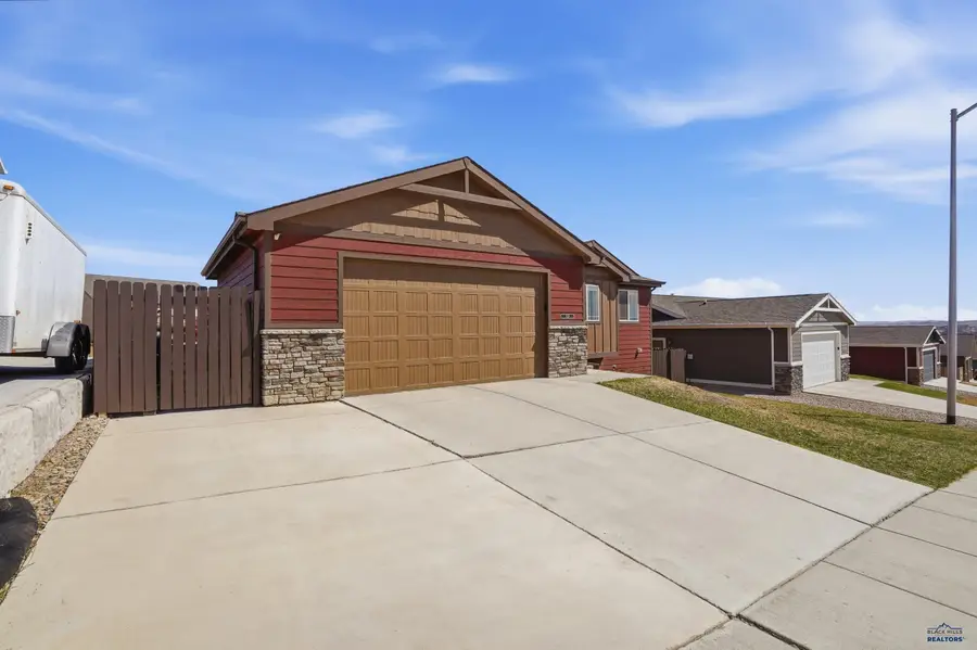 920 Summerfield Dr, Rapid City, SD 57703 - #3