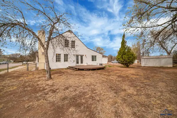 1710 Albany Ave, Hot Springs, SD 57747