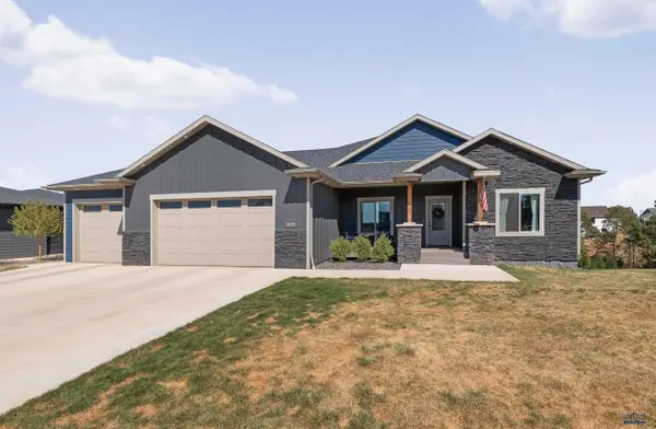 5816 Cloud Peak Dr, Rapid City, SD 57702