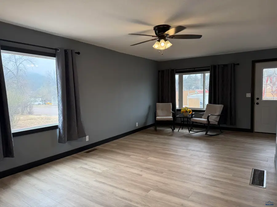 505 S 5th St, Hot Springs, SD 57747-7500 - #3