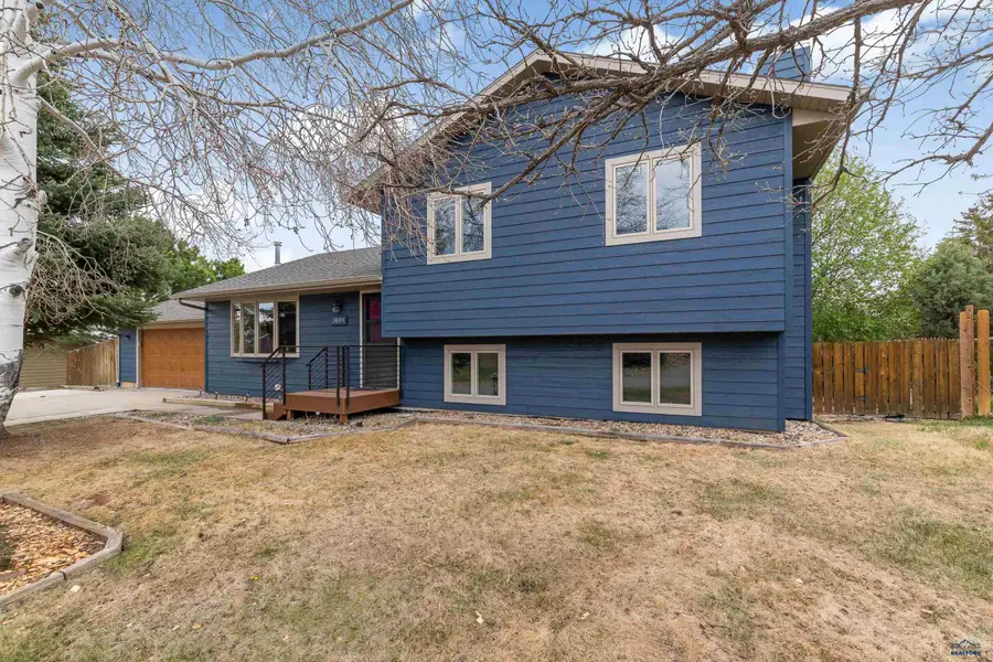 3804 Parkridge Dr, Rapid City, SD 57702 - #2