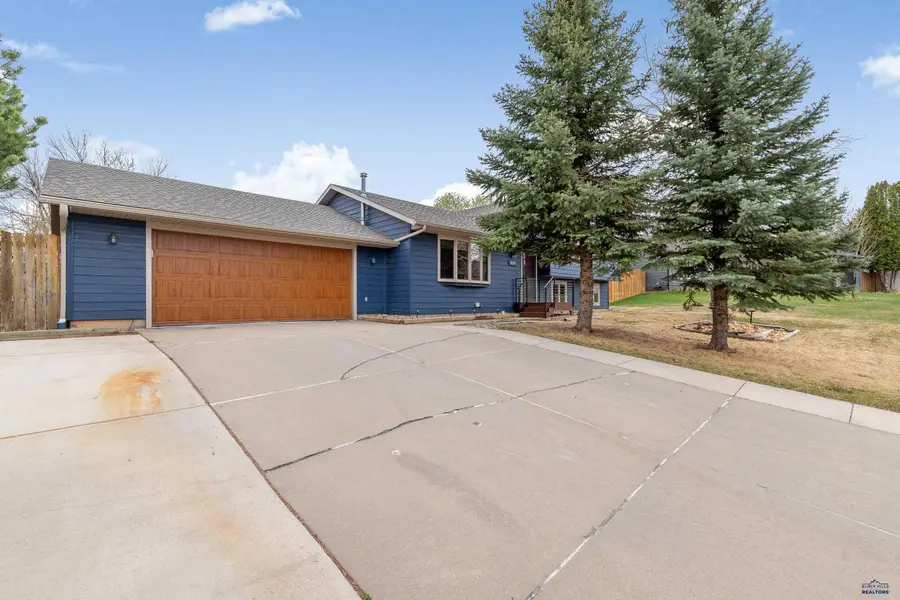 3804 Parkridge Dr, Rapid City, SD 57702 - #3