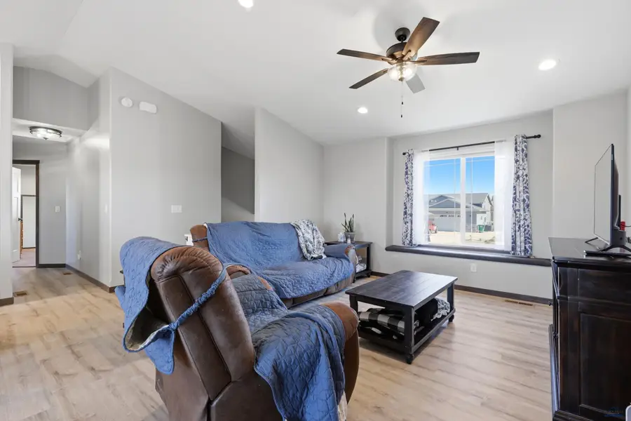 3677 Blackpowder Rd, Rapid City, SD 57703 - #3