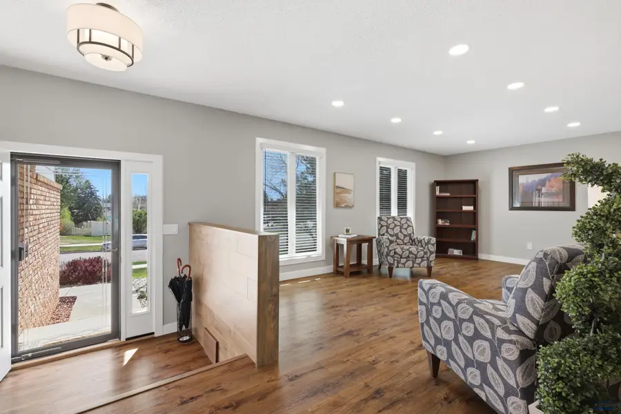 639 Westwind Dr, Rapid City, SD 57702 - #3