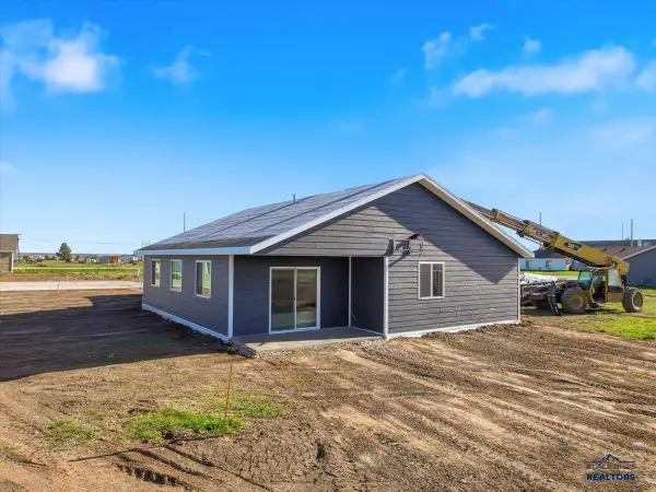 10889 Eagle Ct, Belle Fourche, SD 57717