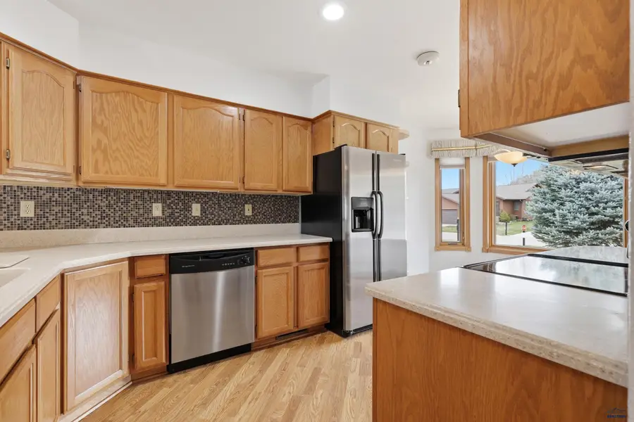 1055 Duffer Dr, Rapid City, SD 57702 - #3