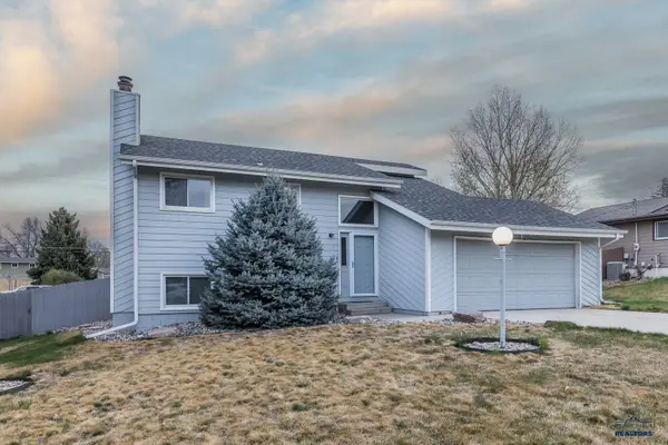 3010 Country Club Ct, Rapid City, SD 57702