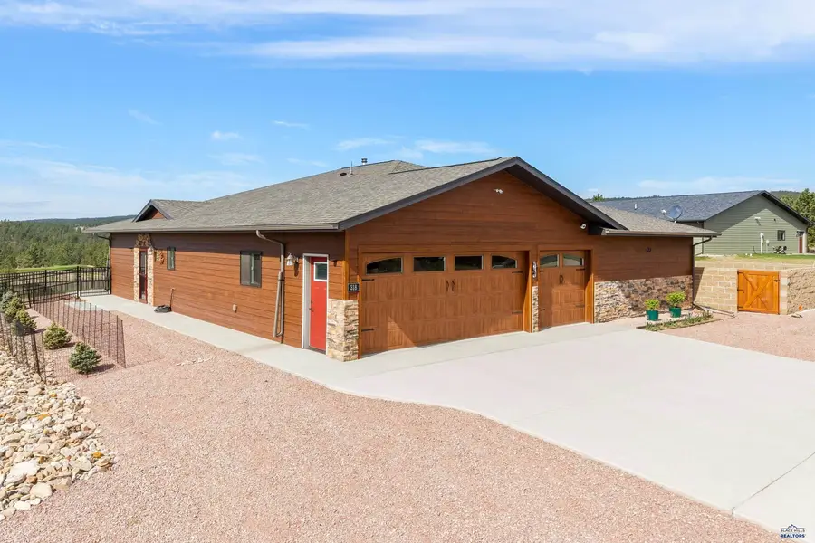 318 Falcon Dr, Hot Springs, SD 57747 - #2