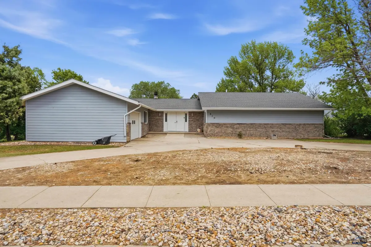 810 Dorothy St, Wall, SD 57790 - #1