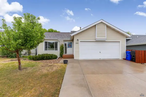 1222 Harvest Ln, Rapid City, SD 57701