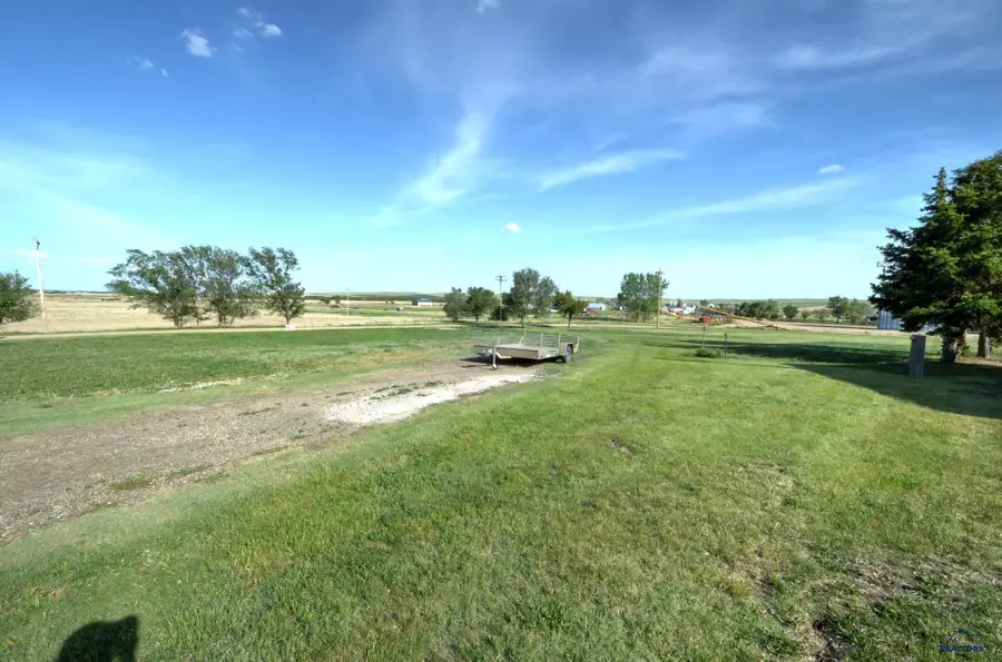 109 S Maple Ave, Vivian, SD 57576 - #2