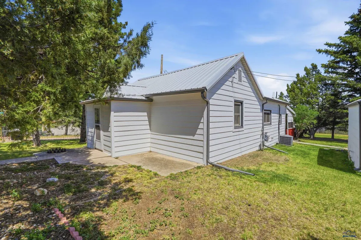 201 9th Ave, Belle Fourche, SD 57717-0000 - #1