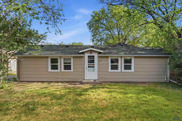 818A Kingsbury Street, Belle Fourche, SD 57717-0000