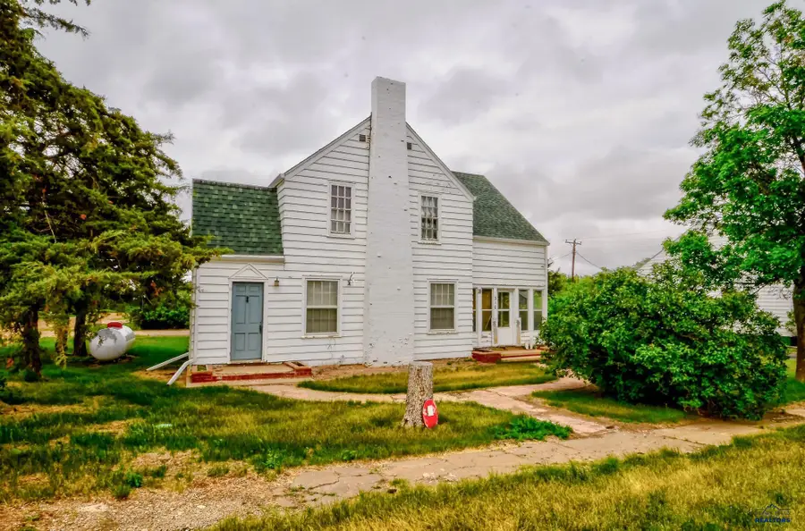 210 W 2nd St, Presho, SD 57568 - #2