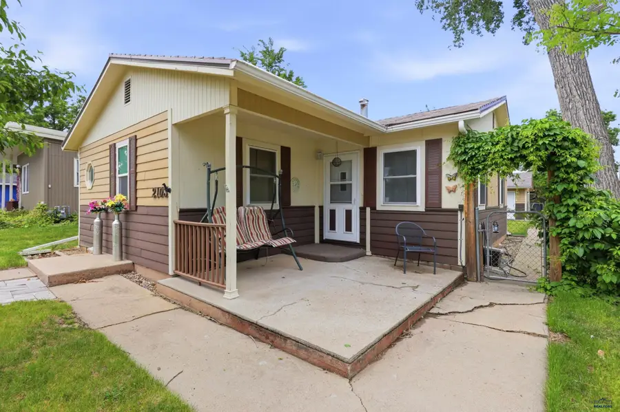 2103 5th Ave, Rapid City, SD 57702 - #2