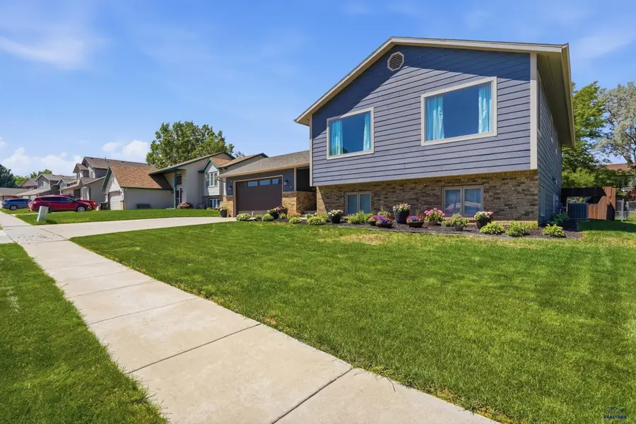 110 Windslow Dr, Rapid City, SD 57701 - #2