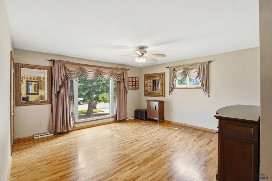 4719 Windsor Dr, Rapid City, SD 57702 - #3