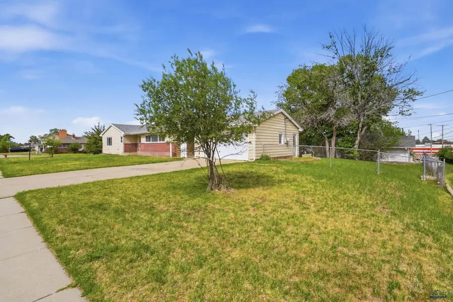 2004 9th Ave, Rapid City, SD 57701 - #2