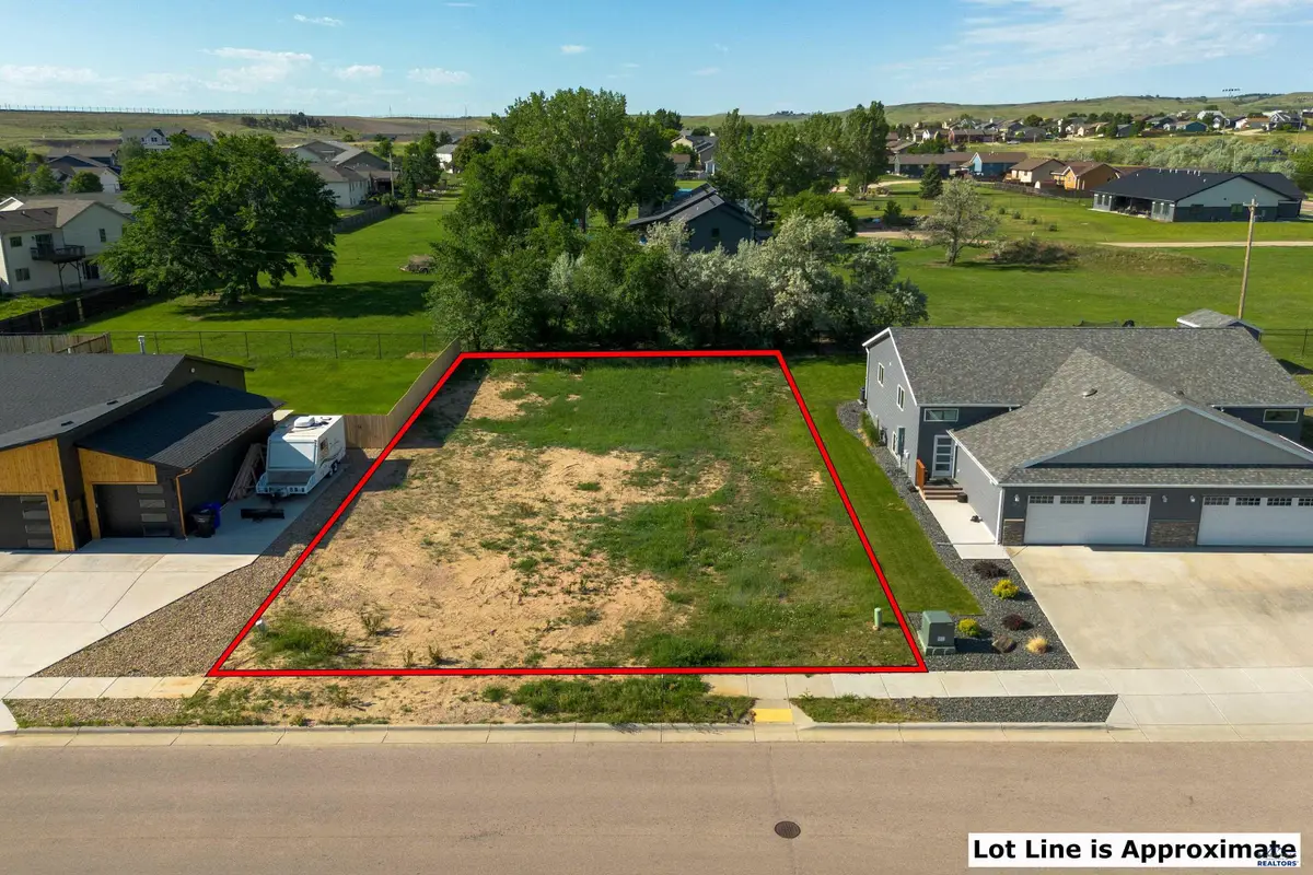 401 Hanover Dr, Rapid City, SD 57701 - #1