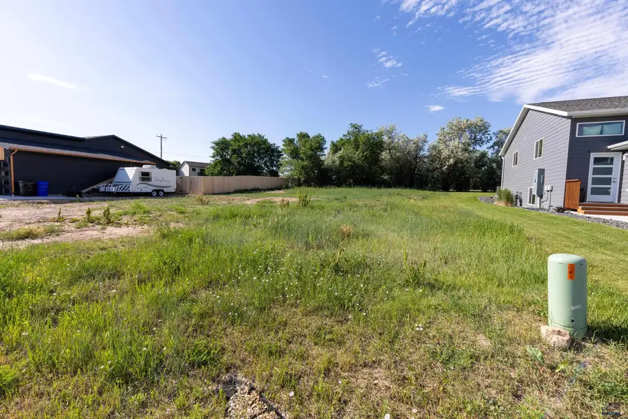 401 Hanover Dr, Rapid City, SD 57701 - #2