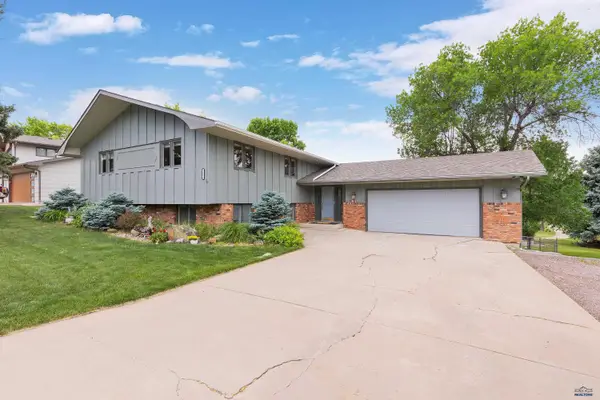 3033 Flint Dr, Rapid City, SD 57702-5228